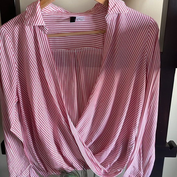 Lovely pinkwhite striped Divided H&M wrap cross over top.UK 8 will fit 10 easily - Picture 5 of 8